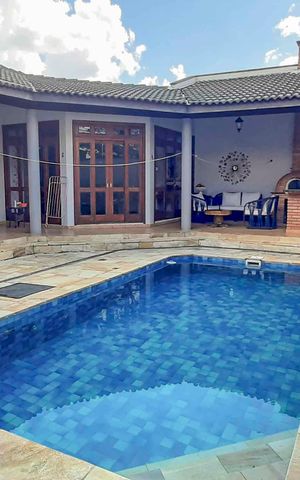 Casa de condomínio à venda com 560m², 4 quartos e 5 vagas Casa de condomínio à venda com 560m², 4 quartos e 5 vagasÁrea comum