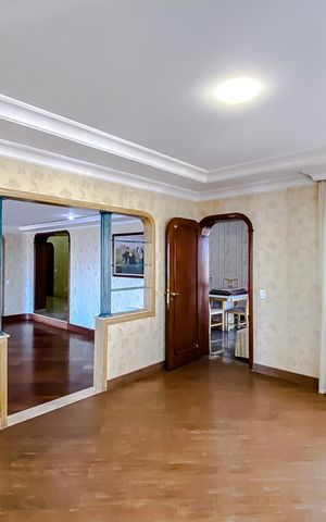 Apartamento à venda com 315m², 4 quartos e 4 vagas Apartamento à venda com 315m², 4 quartos e 4 vagasSala