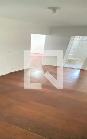 Casa para alugar com 373m², 3 quartos e 4 vagas