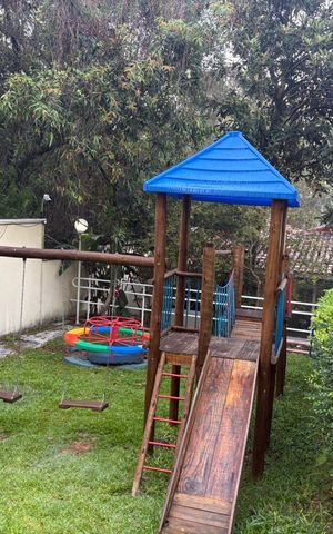 Casa de condomínio à venda com 225m², 3 quartos e 2 vagas