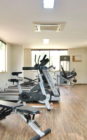 Apartamento para alugar com 370m², 6 quartos e 4 vagas Apartamento para alugar com 370m², 6 quartos e 4 vagasÁrea comum - Academia