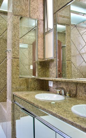 Apartamento para alugar com 370m², 6 quartos e 4 vagas Apartamento para alugar com 370m², 6 quartos e 4 vagasSuíte 1 - Banheiro