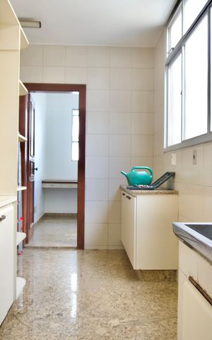 Apartamento para alugar com 370m², 6 quartos e 4 vagas Apartamento para alugar com 370m², 6 quartos e 4 vagasÁrea de Serviço