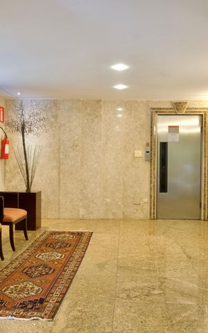 Apartamento para alugar com 370m², 6 quartos e 4 vagas Apartamento para alugar com 370m², 6 quartos e 4 vagasHall de entrada