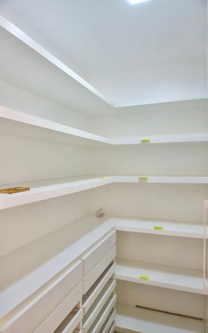 Apartamento para alugar com 370m², 6 quartos e 4 vagas Apartamento para alugar com 370m², 6 quartos e 4 vagasCozinha - Armários