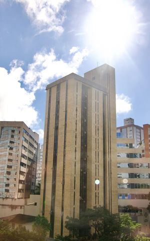Apartamento para alugar com 370m², 6 quartos e 4 vagas Apartamento para alugar com 370m², 6 quartos e 4 vagasSuíte 2 - Varanda (Vista)