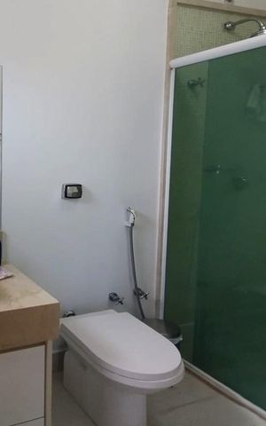 Casa de condomínio à venda com 345m², 4 quartos e 4 vagas Casa de condomínio à venda com 345m², 4 quartos e 4 vagasBanheiro