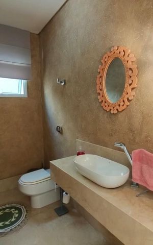 Casa de condomínio à venda com 345m², 4 quartos e 4 vagas Casa de condomínio à venda com 345m², 4 quartos e 4 vagasBanheiro