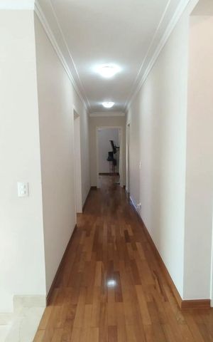 Casa de condomínio à venda com 345m², 4 quartos e 4 vagas Casa de condomínio à venda com 345m², 4 quartos e 4 vagasCorredor