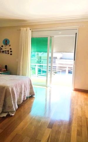 Casa de condomínio à venda com 345m², 4 quartos e 4 vagas Casa de condomínio à venda com 345m², 4 quartos e 4 vagasQuarto