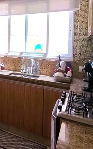 Casa de condomínio à venda com 345m², 4 quartos e 4 vagas Casa de condomínio à venda com 345m², 4 quartos e 4 vagasCozinha