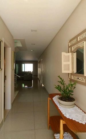 Casa de condomínio à venda com 345m², 4 quartos e 4 vagas Casa de condomínio à venda com 345m², 4 quartos e 4 vagasÁrea externa