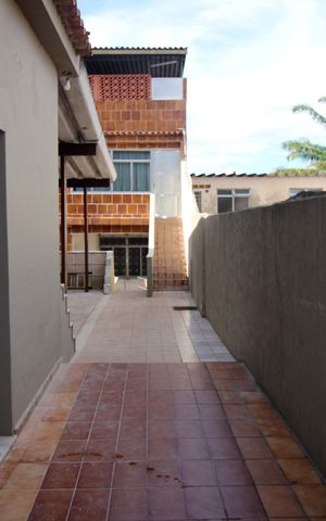 Casa à venda com 230m², 4 quartos e 3 vagasCorredor lateral