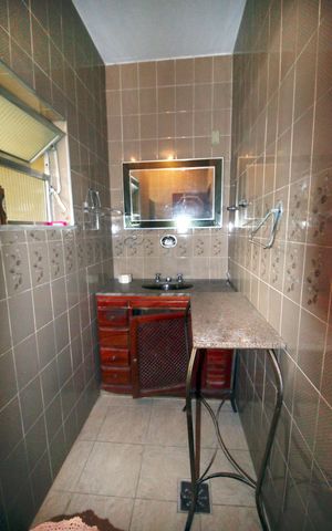 Casa à venda com 230m², 4 quartos e 3 vagasBanheiro da Suíte 2