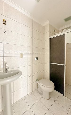 Apartamento para alugar com 63m², 2 quartos e sem vagaBanheiro