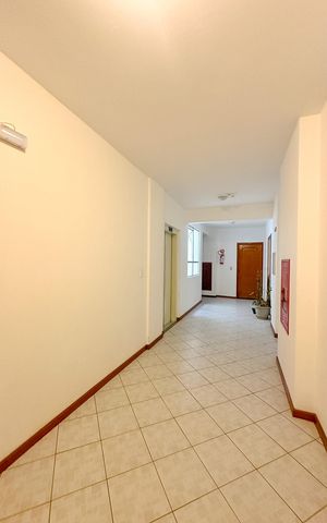 Apartamento para alugar com 63m², 2 quartos e sem vagaHall social