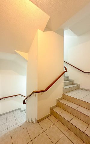 Apartamento para alugar com 63m², 2 quartos e sem vagaEscada