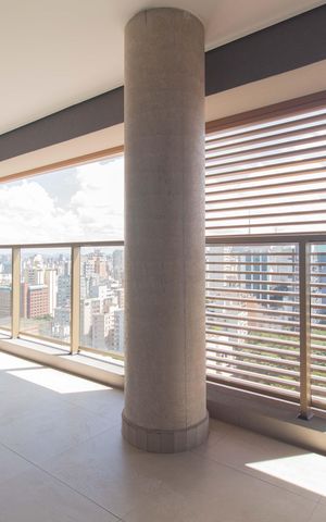 Apartamento à venda com 132m², 3 quartos e 2 vagas Apartamento à venda com 132m², 3 quartos e 2 vagasVaranda
