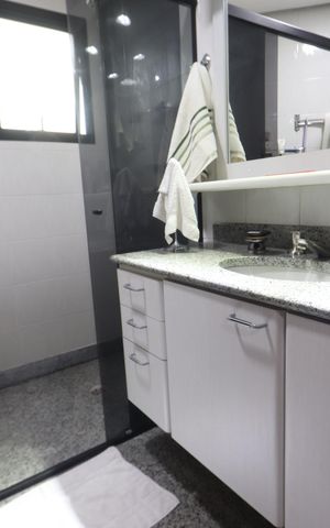 Apartamento à venda com 216m², 3 quartos e 2 vagasBanheiro da Suíte