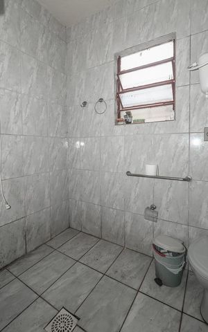 Casa à venda com 110m², 3 quartos e 2 vagasBanheiro