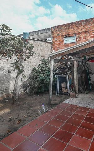 Casa à venda com 110m², 3 quartos e 2 vagasFundos