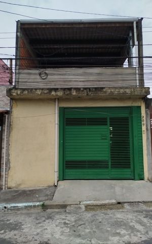 Casa à venda com 220m², 2 quartos e 1 vaga Casa à venda com 220m², 2 quartos e 1 vagaFachada