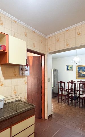 Casa à venda com 343m², 5 quartos e 4 vagasCozinha 