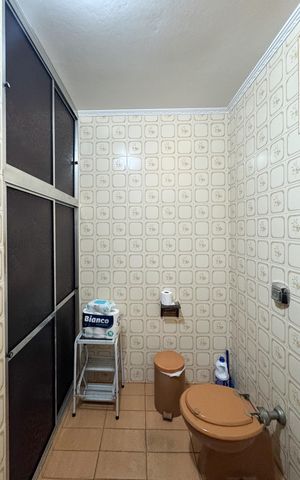 Casa à venda com 343m², 5 quartos e 4 vagasBanheiro Social 2