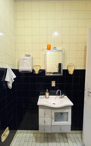 Casa à venda com 343m², 5 quartos e 4 vagasBanheiro Social - Casa 2