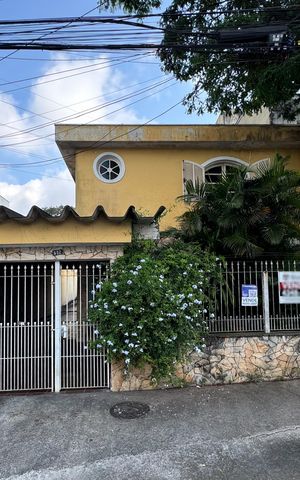 Casa à venda com 343m², 5 quartos e 4 vagasFachada