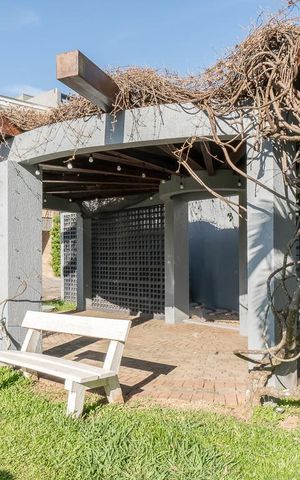Casa de condomínio à venda com 275m², 4 quartos e 2 vagas