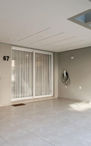 Casa de condomínio à venda com 275m², 4 quartos e 2 vagas