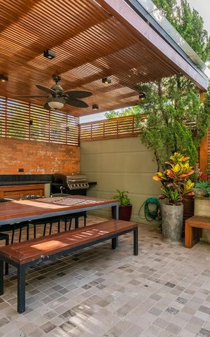 Casa de condomínio à venda com 275m², 4 quartos e 2 vagas