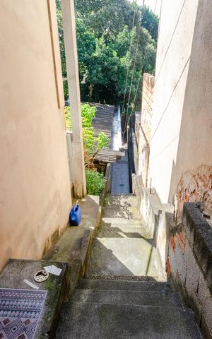 Casa para alugar com 100m², 2 quartos e sem vaga Casa para alugar com 100m², 2 quartos e sem vagaEscada