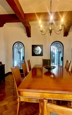 Casa à venda com 266m², 4 quartos e 2 vagas