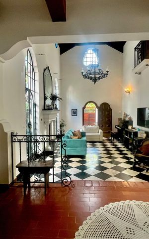 Casa à venda com 266m², 4 quartos e 2 vagas