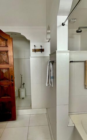 Casa à venda com 266m², 4 quartos e 2 vagas