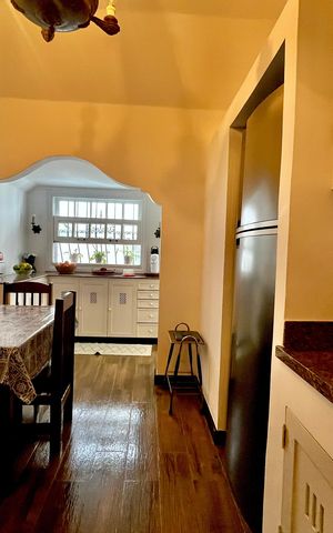 Casa à venda com 266m², 4 quartos e 2 vagas