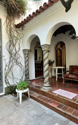 Casa à venda com 266m², 4 quartos e 2 vagas