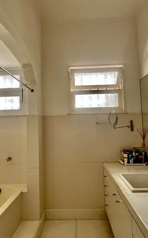Casa à venda com 266m², 4 quartos e 2 vagas