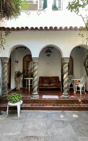 Casa à venda com 266m², 4 quartos e 2 vagas