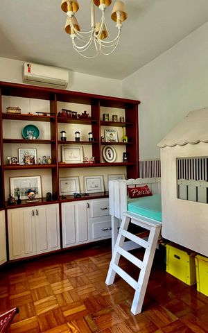 Casa à venda com 266m², 4 quartos e 2 vagas