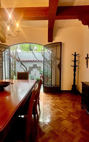 Casa à venda com 266m², 4 quartos e 2 vagas