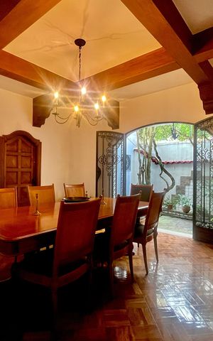 Casa à venda com 266m², 4 quartos e 2 vagas