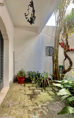 Casa à venda com 266m², 4 quartos e 2 vagas