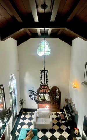 Casa à venda com 266m², 4 quartos e 2 vagas