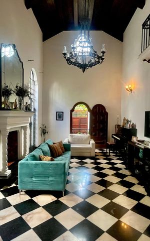 Casa à venda com 266m², 4 quartos e 2 vagas