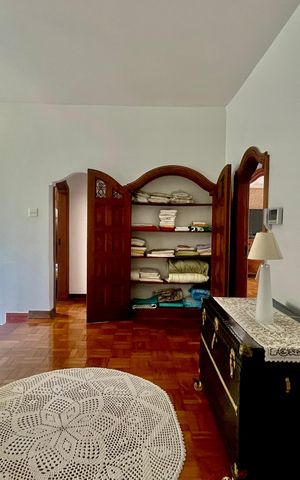 Casa à venda com 266m², 4 quartos e 2 vagas