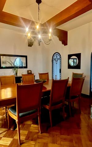 Casa à venda com 266m², 4 quartos e 2 vagas