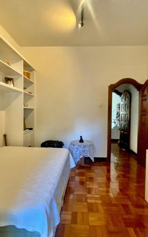 Casa à venda com 266m², 4 quartos e 2 vagas